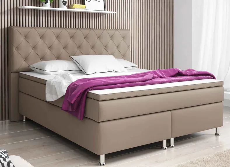 Boxspringbett mit hohem Kopfteil