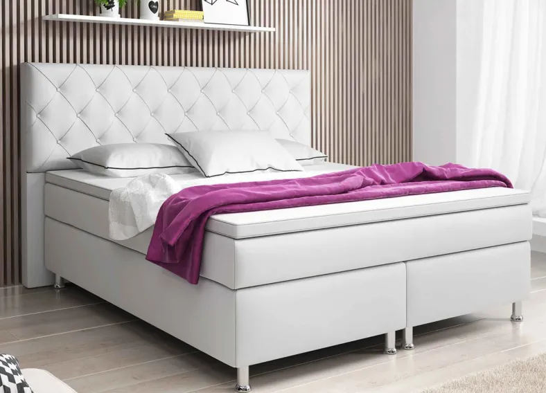 Boxspringbett mit hohem Kopfteil
