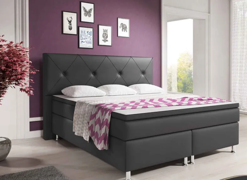Boxspringbett mit hohem Kopfteil