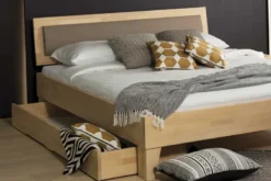 Classic 388 Holzbett mit gepolstertem Kopfteil