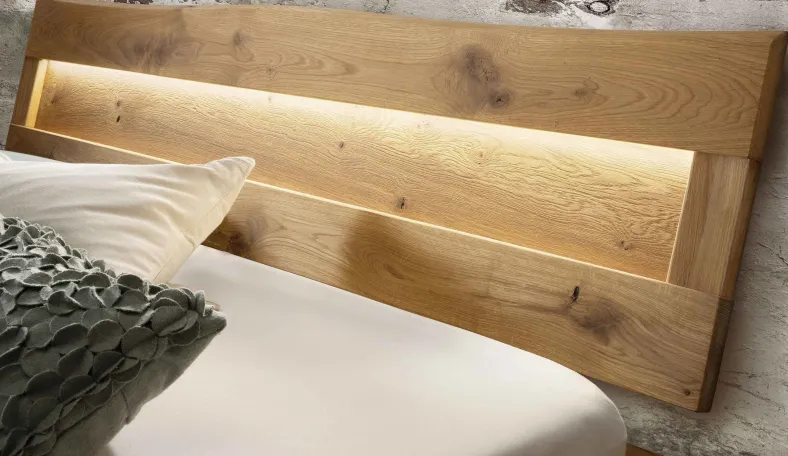 817 Holzbalkenbett mit LED