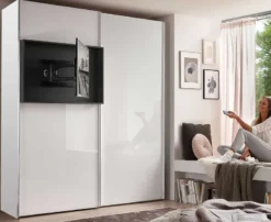 Kleiderschrank mit TV-Halterung