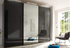 Staud Sinfonie Kleiderschrank mit Glasfront