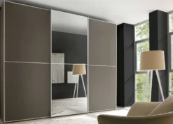 Staud Sinfonie Schwebetürenschrank mit Spiegel
