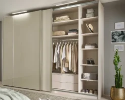 Staud Sonett Kleiderschrank mit Spiegel