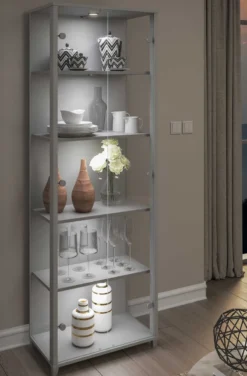 Vitrinenschrank mit Beleuchtung