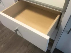 Vitrinenschrank weiß
